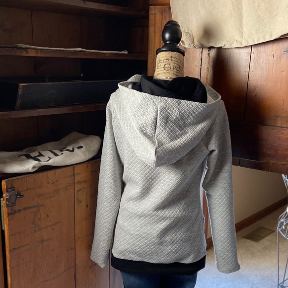 Vanilla bay gray/black long sleeved hoodie - Picture 5 of 6